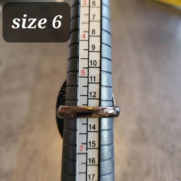 Acrylic Resin Transparent Fashion Peacock Pattern Size 6 Ring - Picture 4 of 5